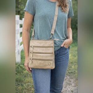 Heys Oversized Crossbody Tan Faux Leather Bag Multiple Pockets Attached Wallet